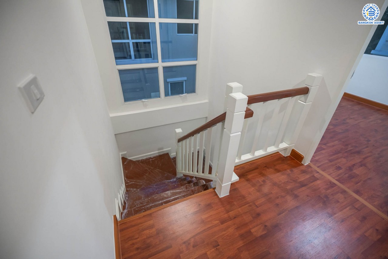 บ้านมือสองตกแต่งใหม่ แบรนด์ Property Perfect ม.เพอร์เฟคพาร์ค วัดพระนอน เนื้อที่ 35.7 ตร.ว. บ้านแฝดฟังก์ชันระดับบ้านเดี่ยว! 3 ห้องนอน 2 ห้องน้ำ 1 ที่จอดรถ Private Zone พร้อม Facilities ครบครัน บนทำเลเชื่อมต่อถนนกาญจนาฯ ใกล้ทางด่วน ศรีรัช-วงแหวนฯ เซ็นทรัลเวสต์เกต และรถไฟฟ้าสายสีม่วง "สถานีตลาดบางใหญ่"